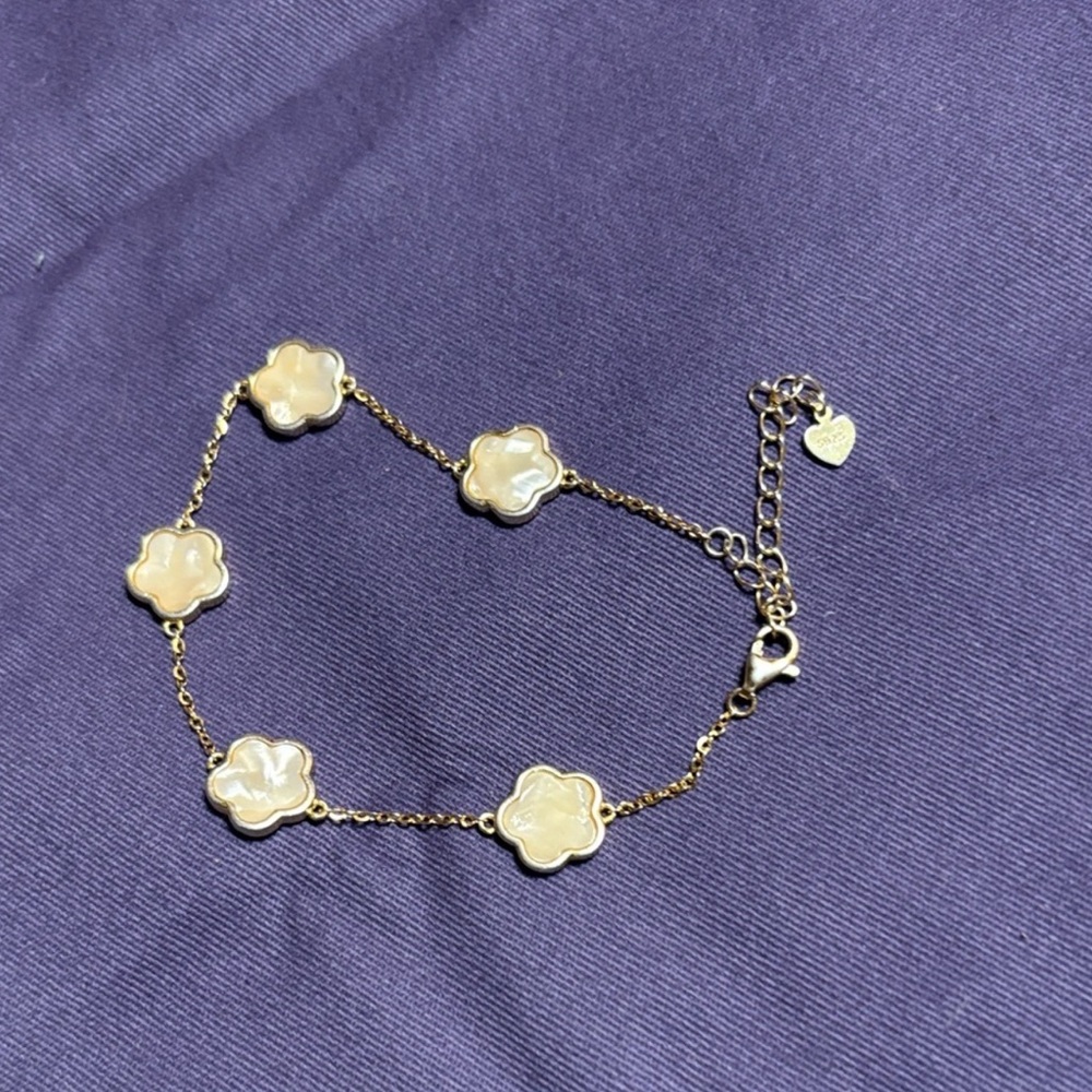Beautiful mother of pearl clover bracelet
SS 925
